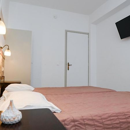 Narkissos Hotel Kamári Dış mekan fotoğraf